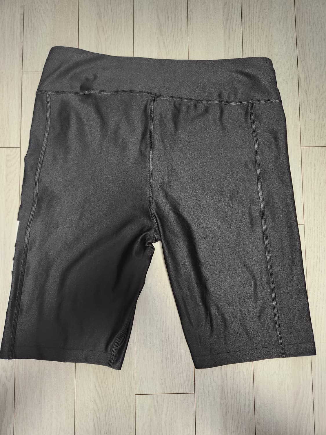 푸마  블랙 레깅스 남성용 반바지 사이즈L(미사용)

속바지나 자전거 바 상품이미지3