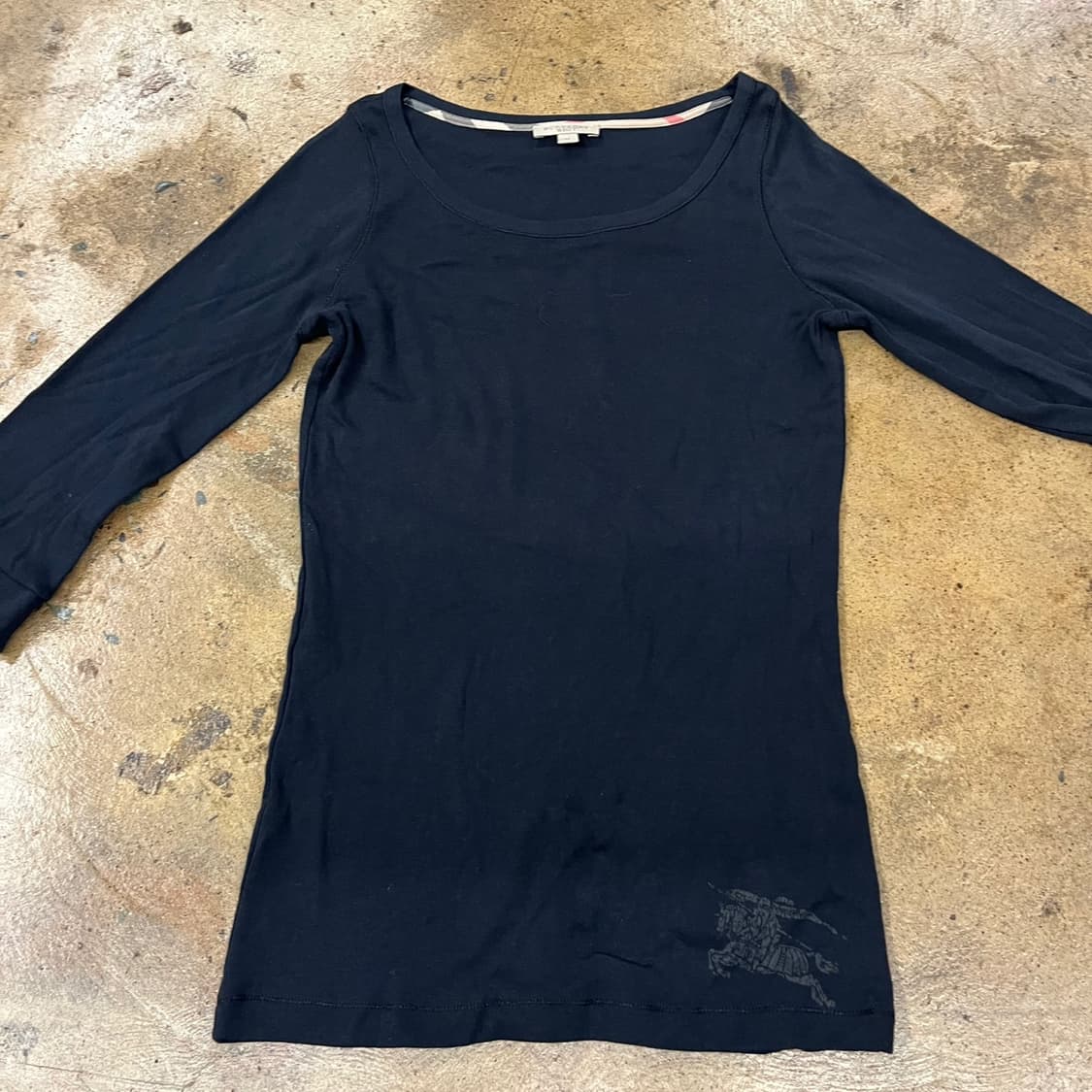 버버리 블랙 긴팔티셔츠 상품이미지3