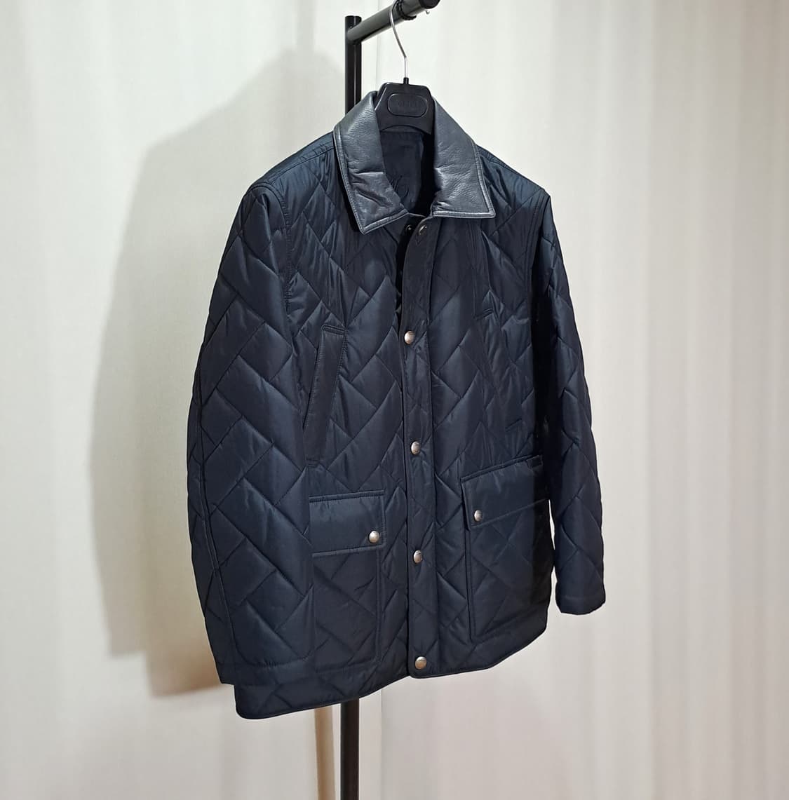 (택포) 23FW 닥스 가죽카라 퀼팅 사파리 100 B8 상품이미지3