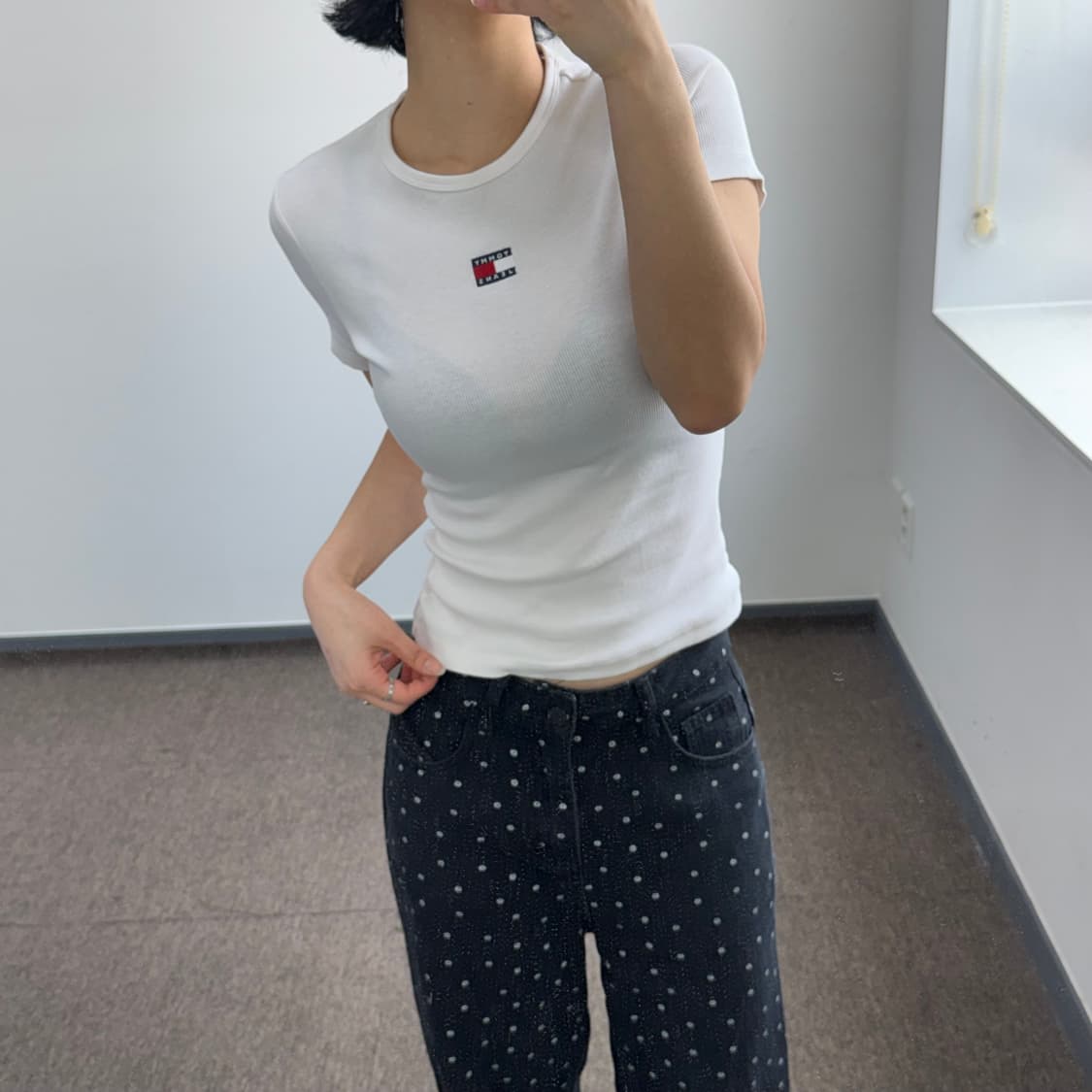 Tommy jeans 타미 진스 스몰로고 화이트 반팔티  상품이미지2