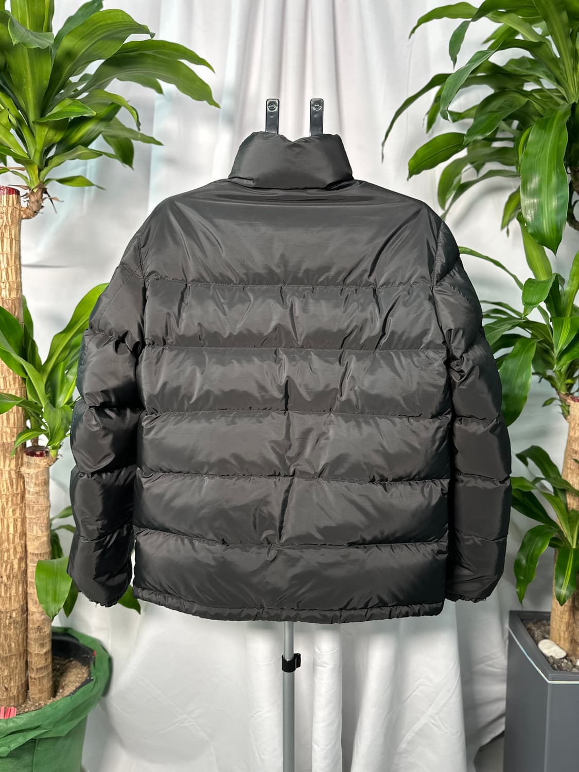 프라다 트라이앵글 로고 패딩 블랙 50 상품이미지6