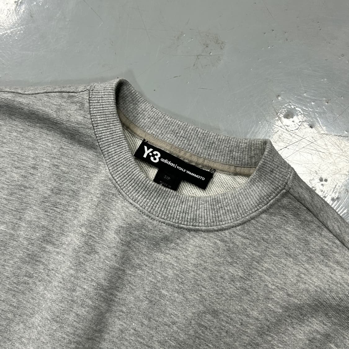 Y-3 그레이 로고 스웻셔츠 상품이미지5