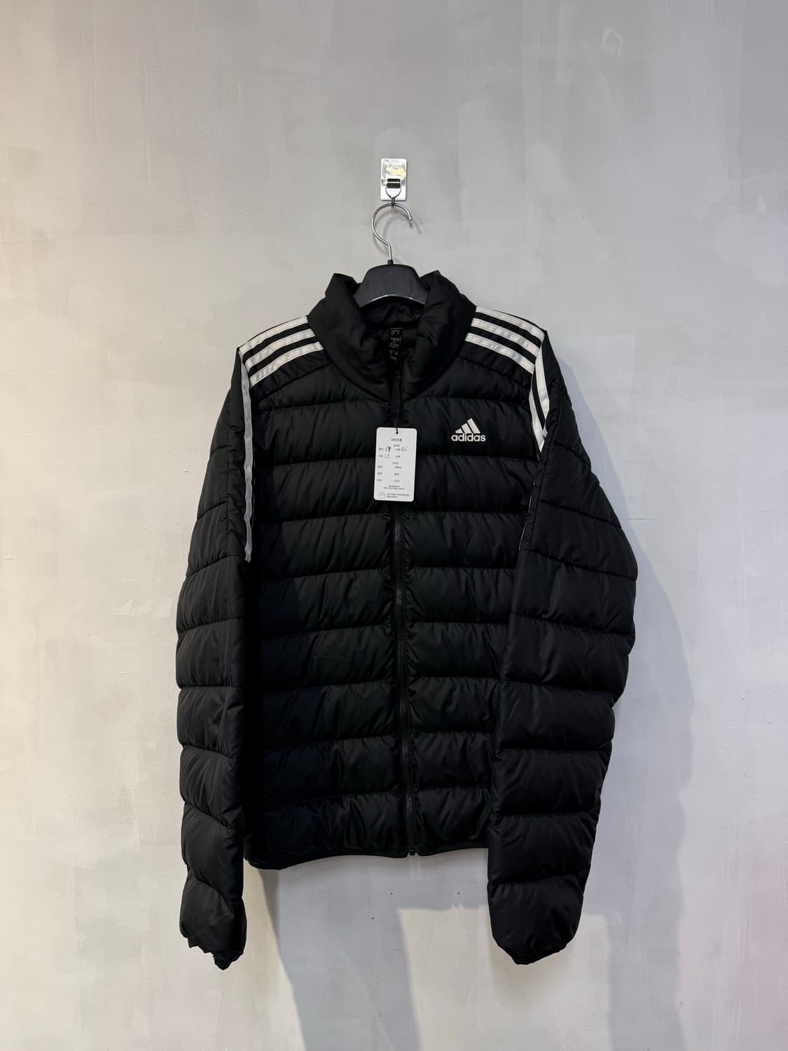 아디다스 블랙 경량패딩 상품이미지1