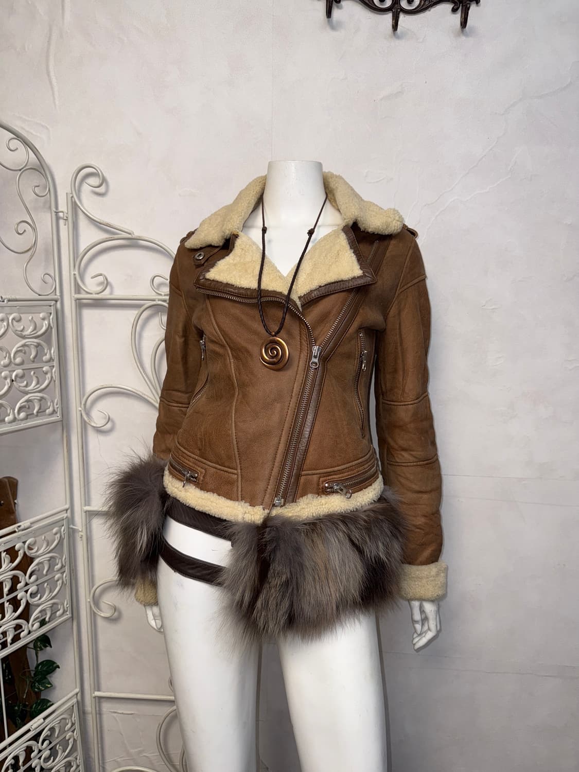 Theguy chestnut lamb skin fur mustang 상품이미지1