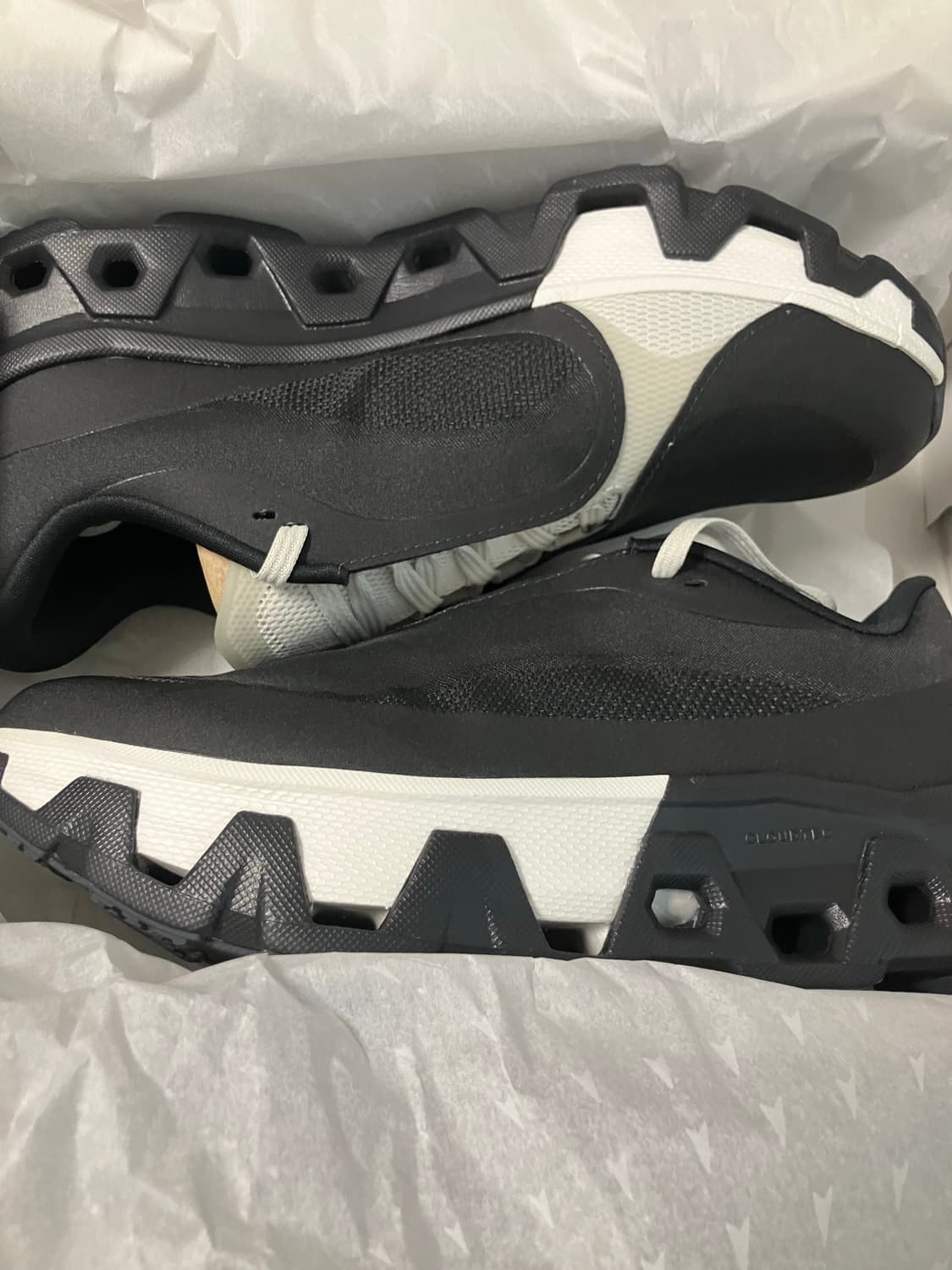 포스트아카이브 온러닝 파프 온 검흰 270 상품이미지1