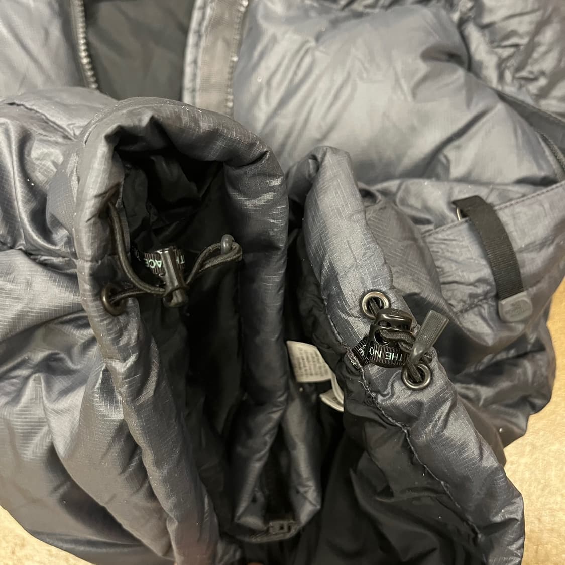 노스페이스 그레이 블랙 눕시 패딩 조끼  상품이미지6