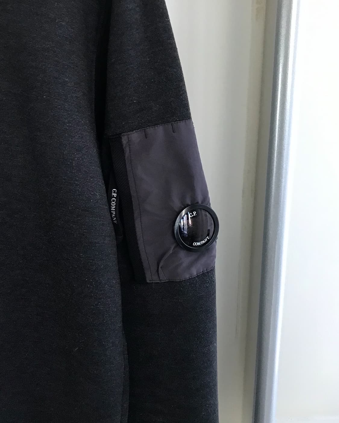 씨피컴퍼니 렌즈 맨투맨 상품이미지3