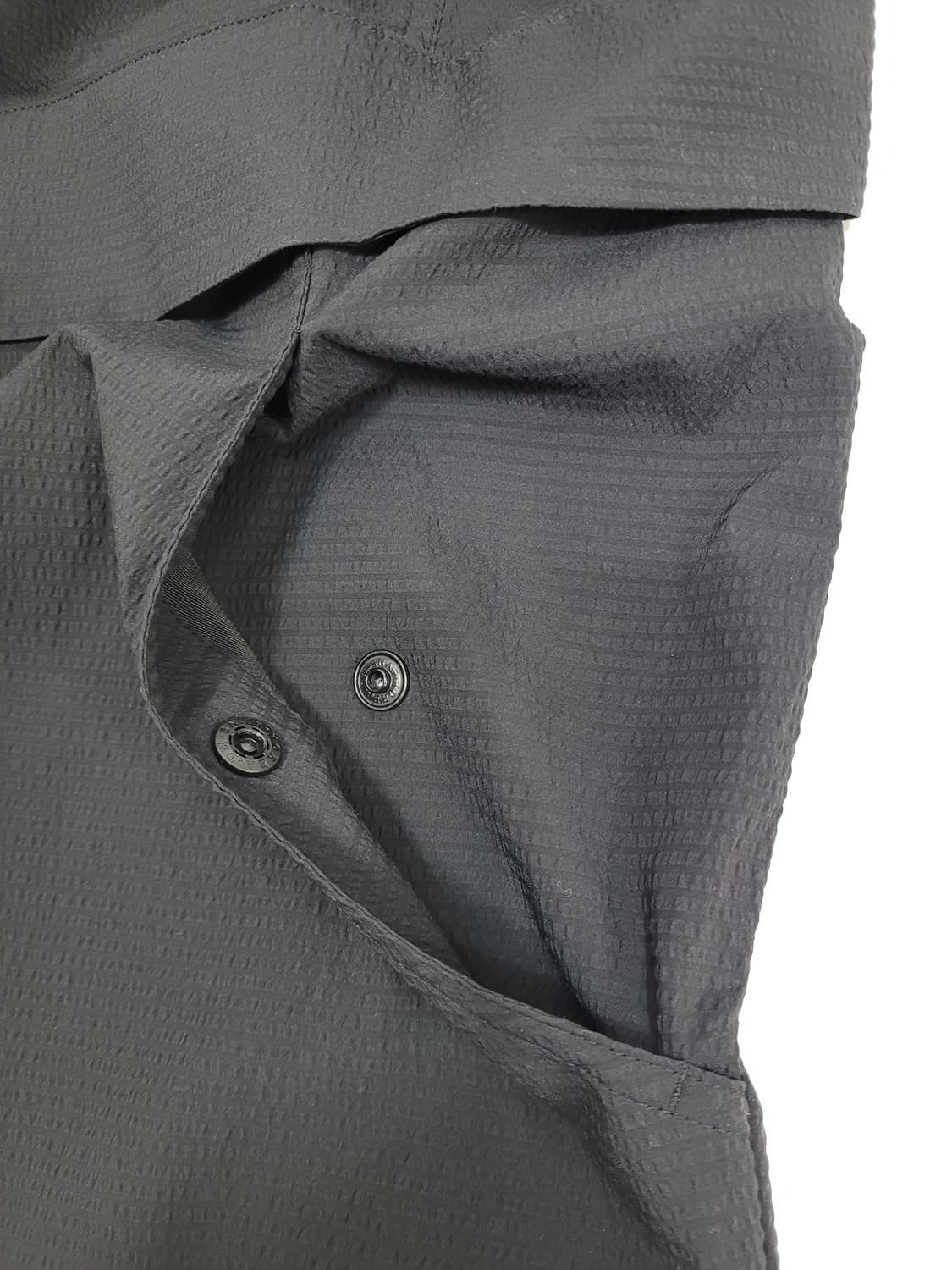 UMBRO 24SS 시어서커 스탠넥 아노락 바람막이 / 남 110 블랙
 상품이미지4