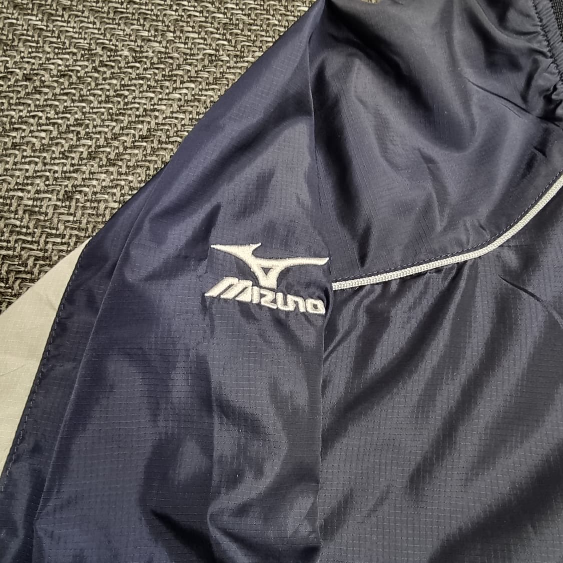 미즈노 네이비 바람막이 웜업 상품이미지4