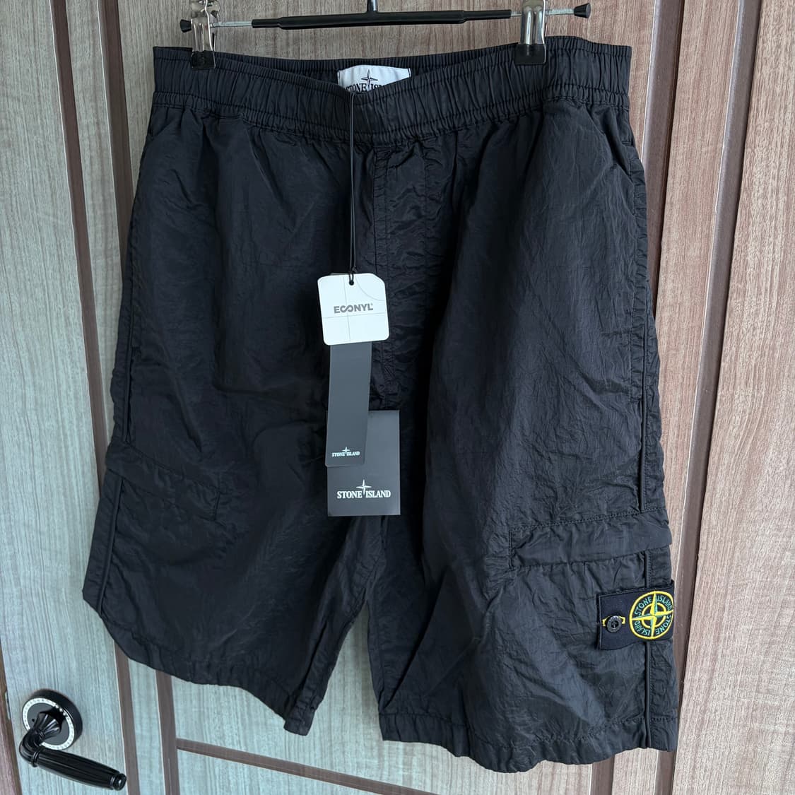 새상품(30)스톤아일랜드 나일론 와펜 메탈 버뮤다 반바지 블랙 상품이미지1