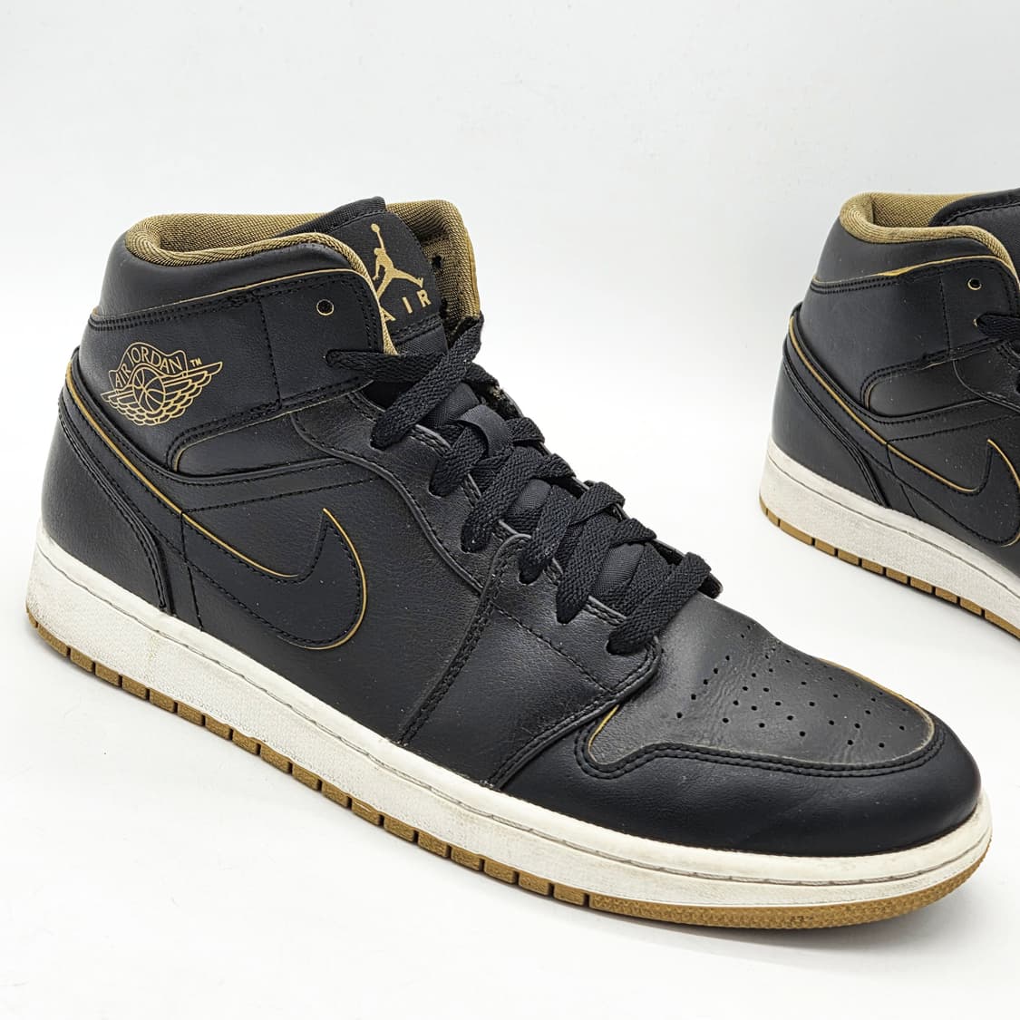 나이키 에어 조던 1 미드 블랙 메탈릭 골드 (285) 상품이미지5