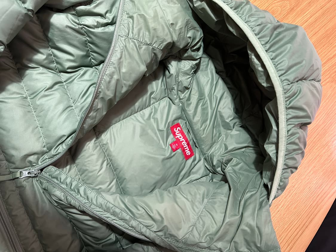 슈프림 마이크로 다운 하프집 올리브 23FW 상품이미지4