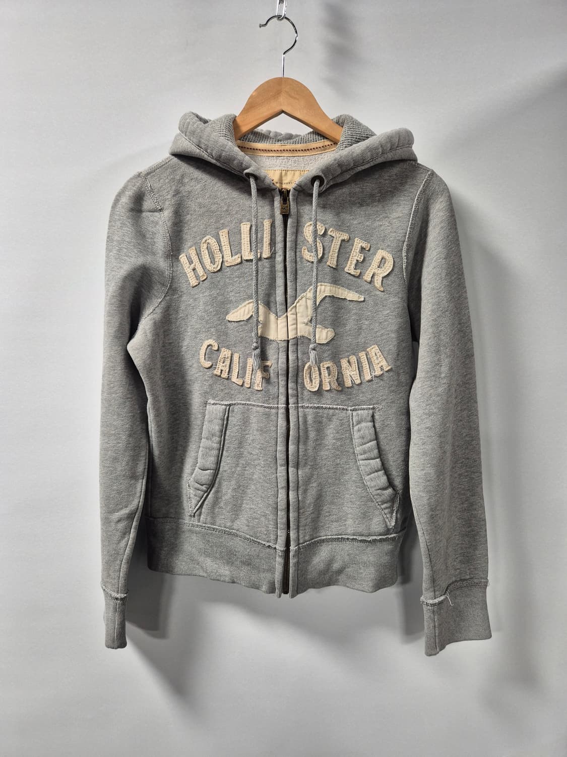*무료배송*홀리스터 Y2K 올드스쿨캘리포니아 그레이후드집업 S(상태A급) 상품이미지1