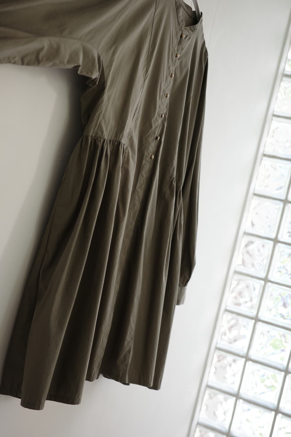 Kikki  카키 셔링 셔츠 원피스 상품이미지4