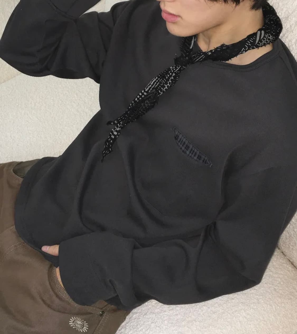 체크인 포켓 롱 슬리브_차콜 상품이미지1