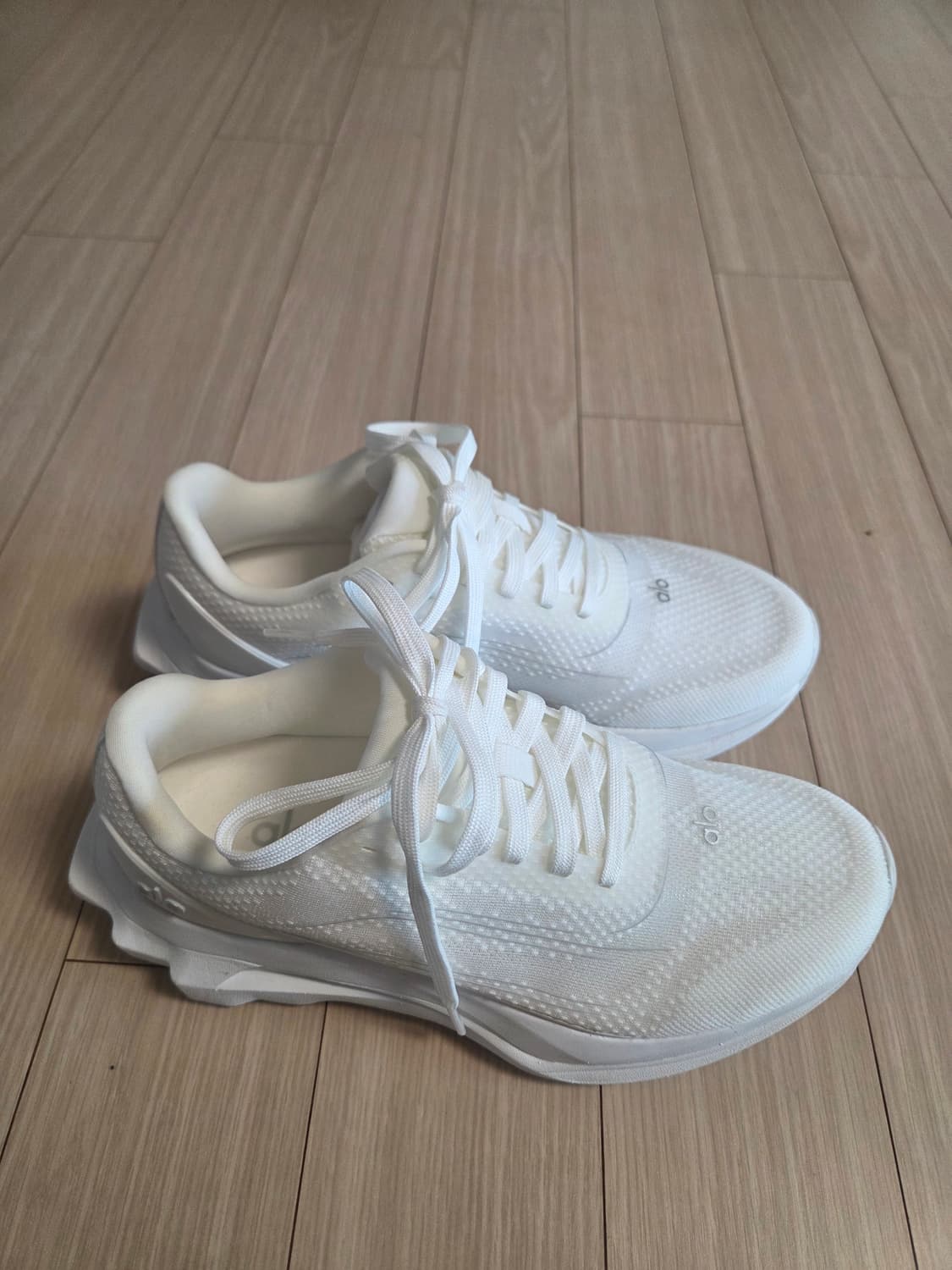 (새상품)Alo runner 알로 러너 런닝화 화이트 (235) 상품이미지3