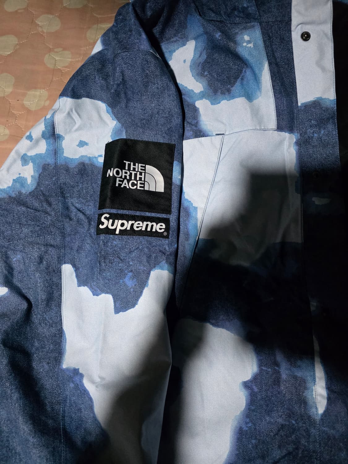 슈프림 x 노스페이스 블리치드 데님 프린트 마운틴 자켓 인디고 XL  상품이미지4