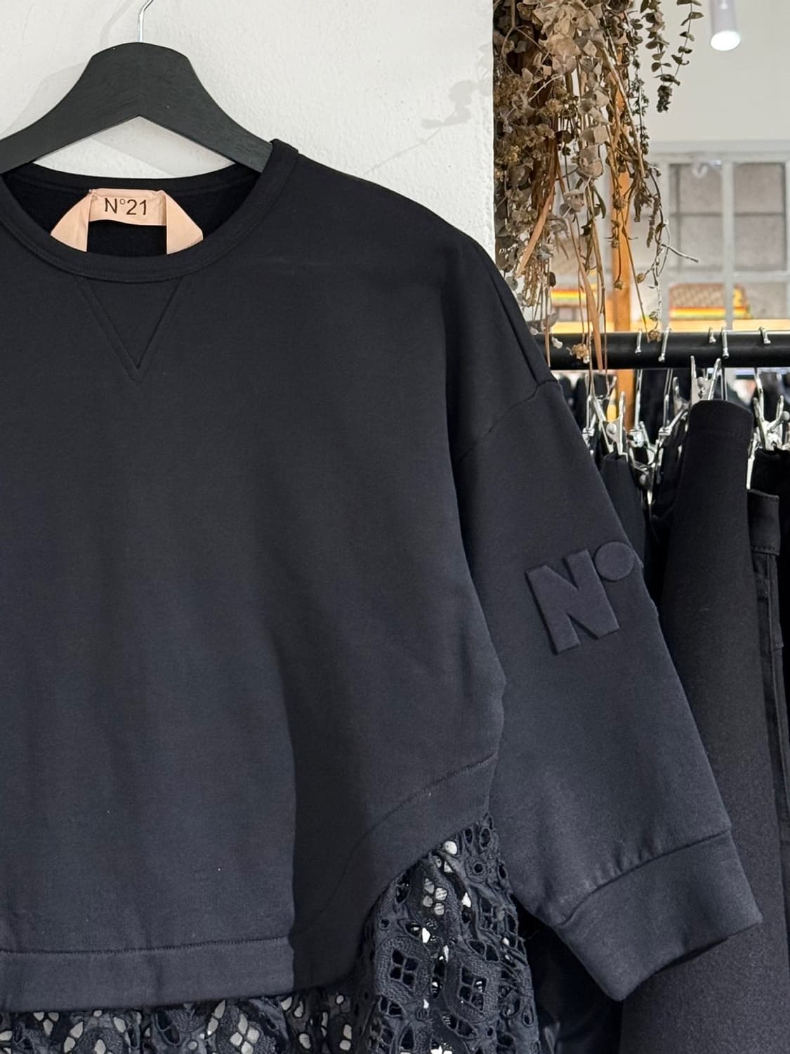 n21 블랙 레이스 헴 스웻 셔츠 상품이미지3