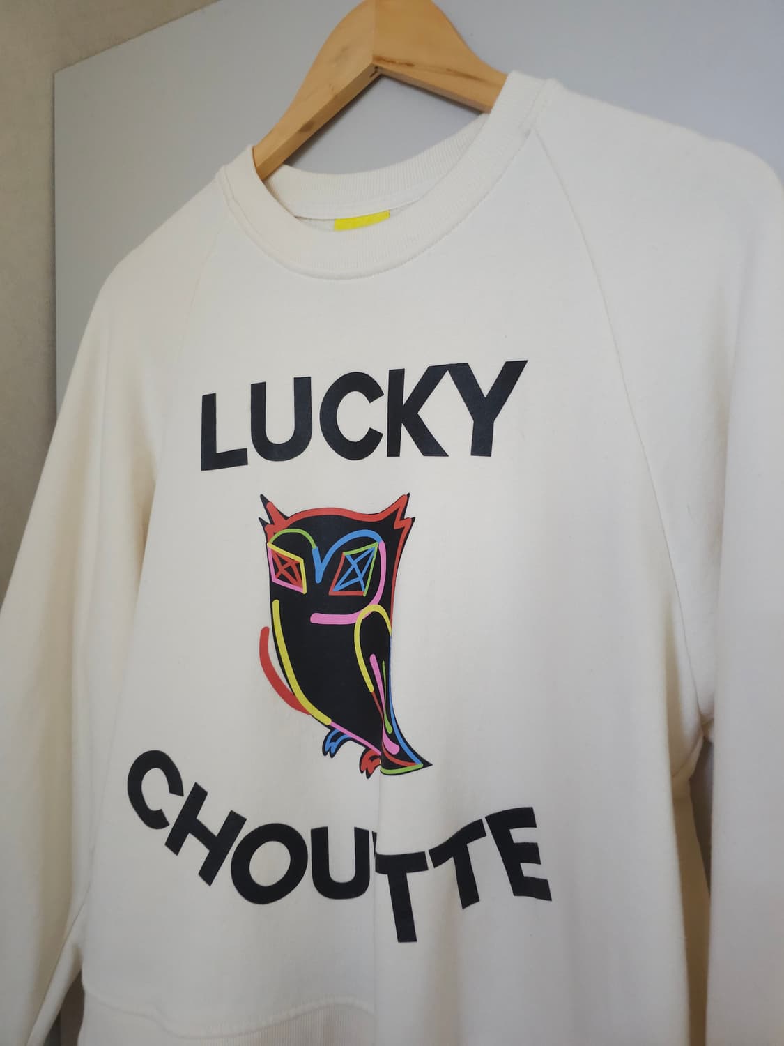 럭키슈에뜨 맨투맨 티셔츠 아이보리 상품이미지2