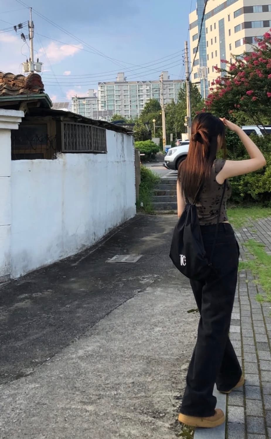 브이컷 패턴 티셔츠 상품이미지2