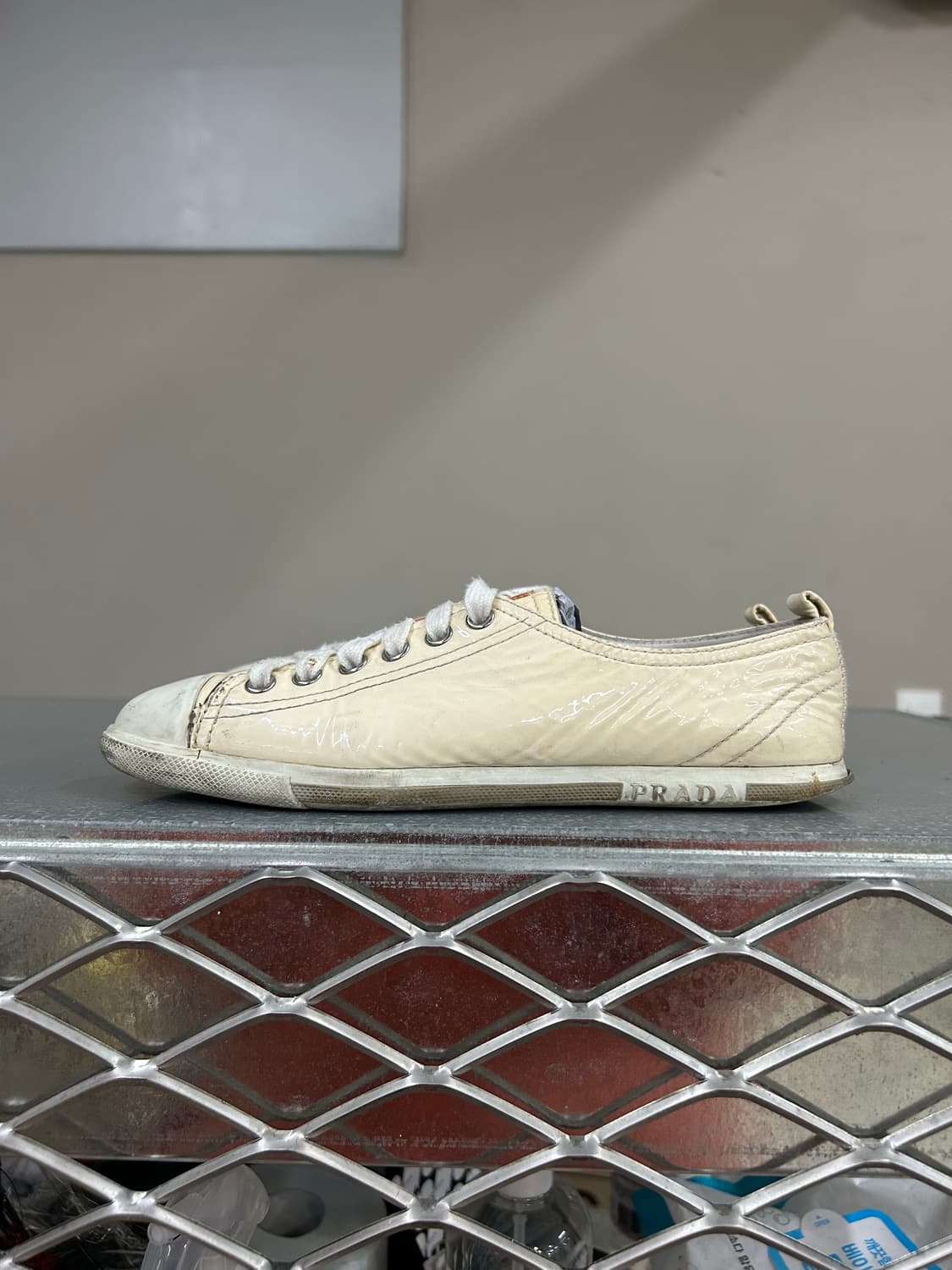 프라다 클래식 레드탭 스니커즈 35.5 상품이미지1