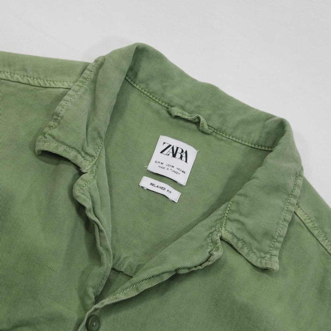 (착용컷) ZARA 퍼티그 커팅 반팔 셔츠 (남성용 M) 상품이미지5