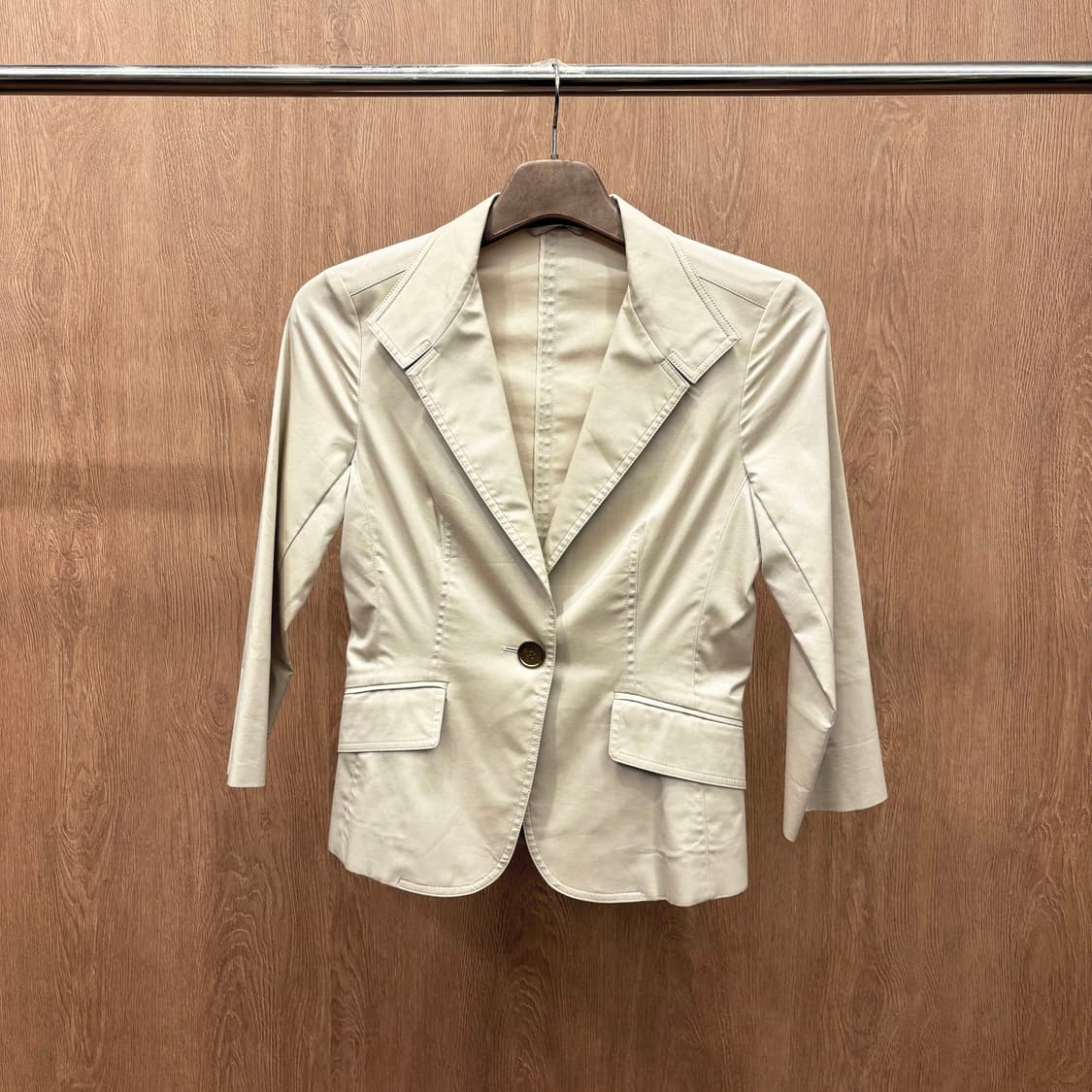 버버리 런던 코튼 블레이저 싱글 브레스티드 노치드 라펠 디테일 아이보리 상품이미지2