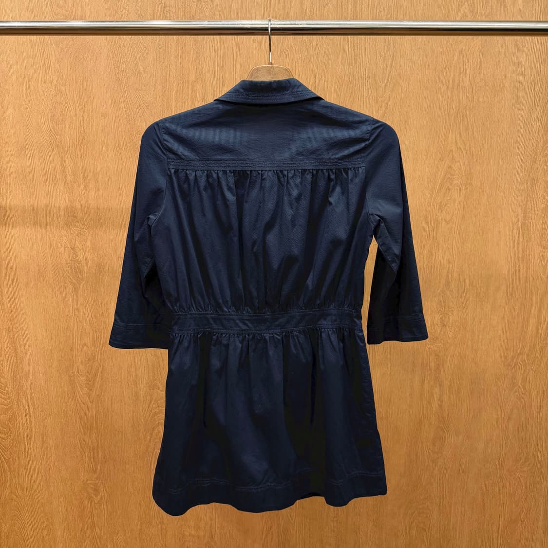 꾸레쥬 셔츠 원피스 7부 버튼 클로징 셔링 디테일 에이라인 네이비 상품이미지3