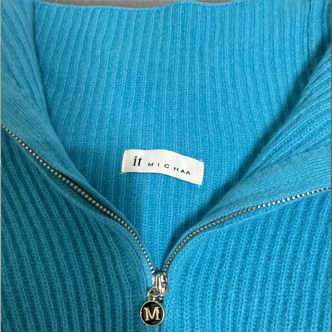 씨씨콜렉트 터틀넥 집업 니트 블루 상품이미지3