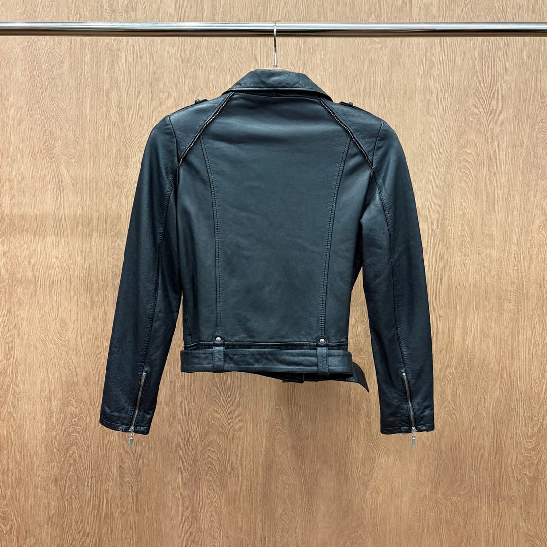 빈티지 로보 레더 자켓 밸트 포인트 숄더 견장 카라 큐빅 디테일 블랙 상품이미지3