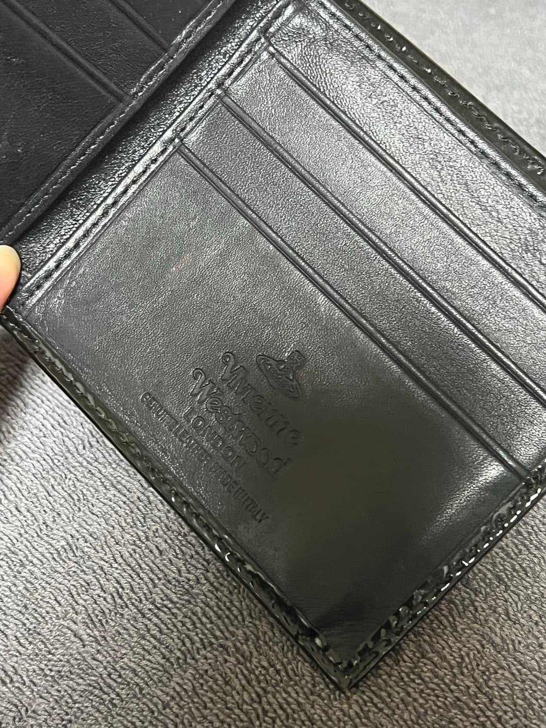 비비안 웨스트우드 애나멜 반지갑 상품이미지3