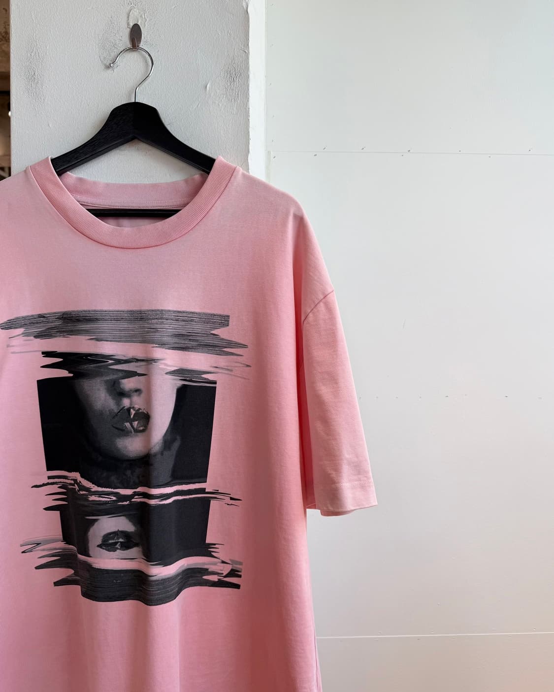 메종 마르지엘라 핑크 그래픽 프린팅 하프티  상품이미지5