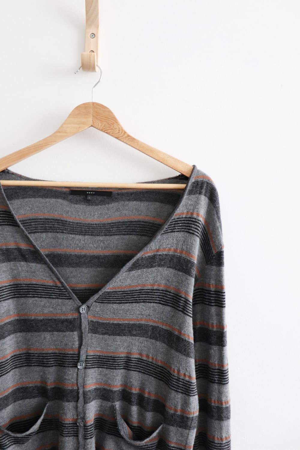 VEVS stripe V-neck cardigan 상품이미지3