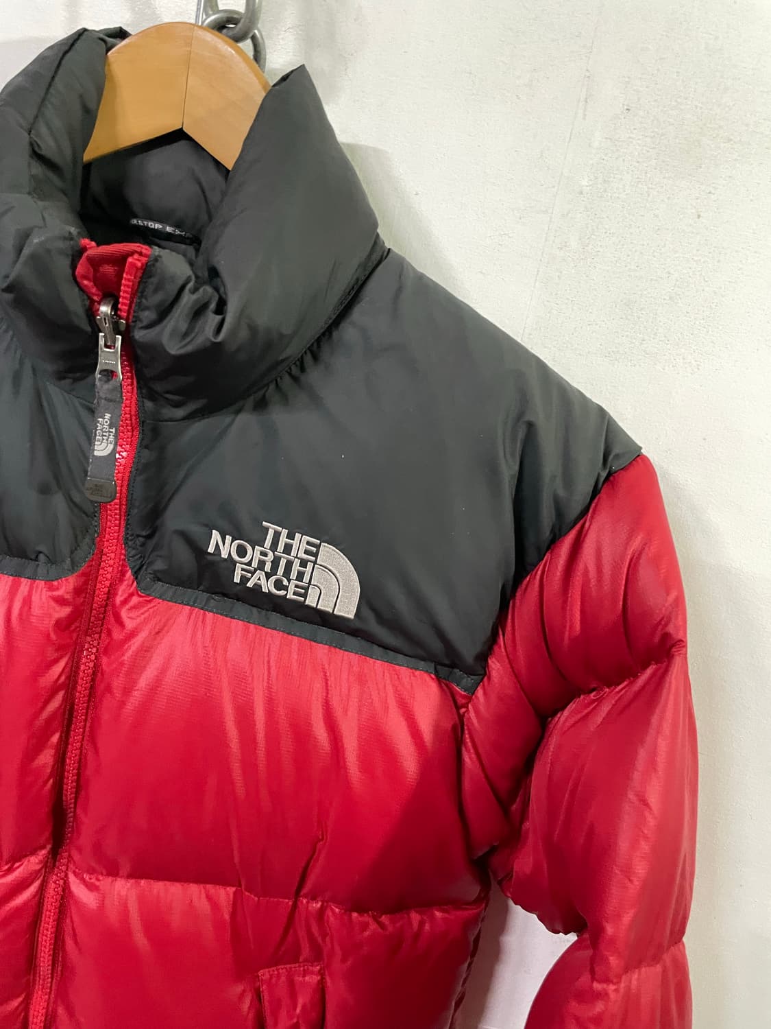 노스페이스 눕시 패딩 점퍼 레어색상 레드 66사이즈  상품이미지3
