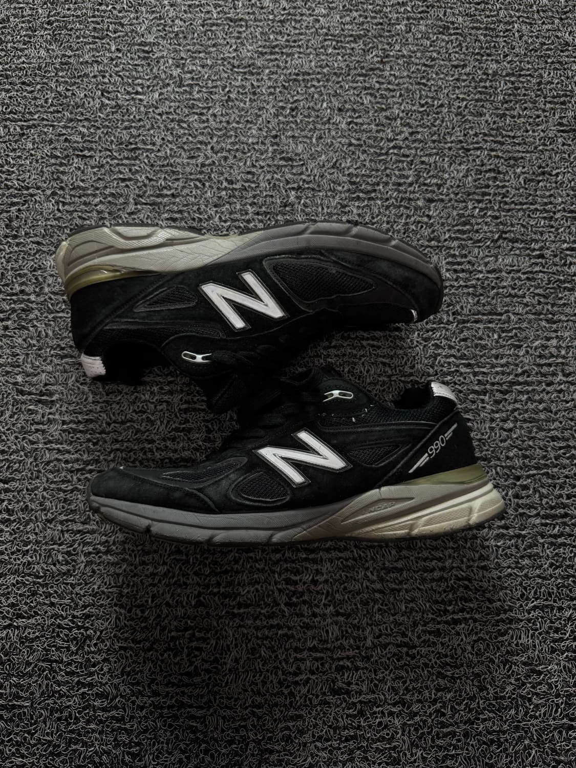 뉴발란스 990 V4 블랙 실버 스니커즈 1079 상품이미지2