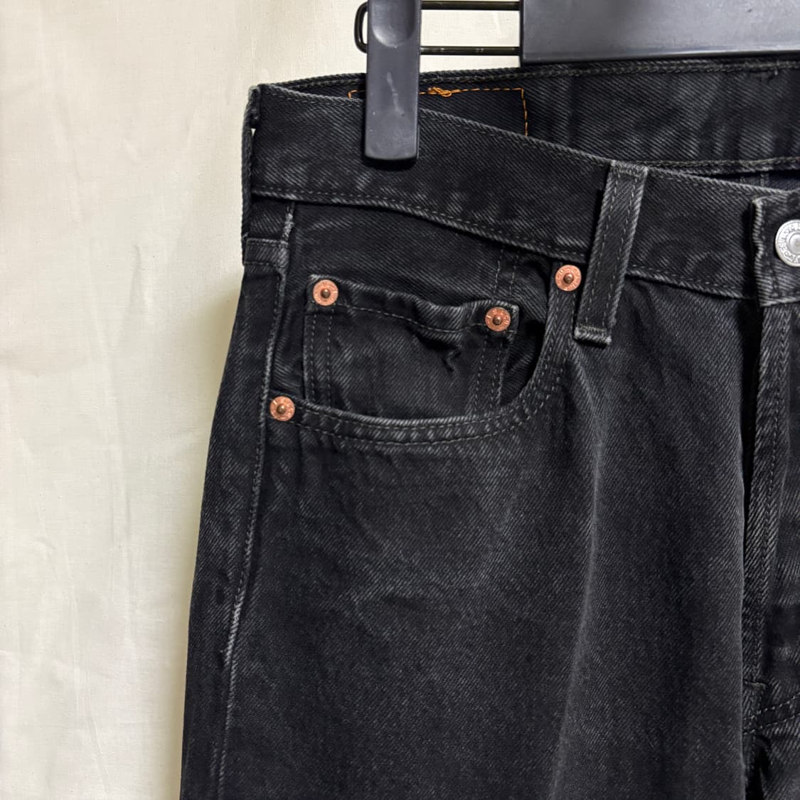 리바이스 501 흑청 스트레이트 데님팬츠 / W30, L32 상품이미지3