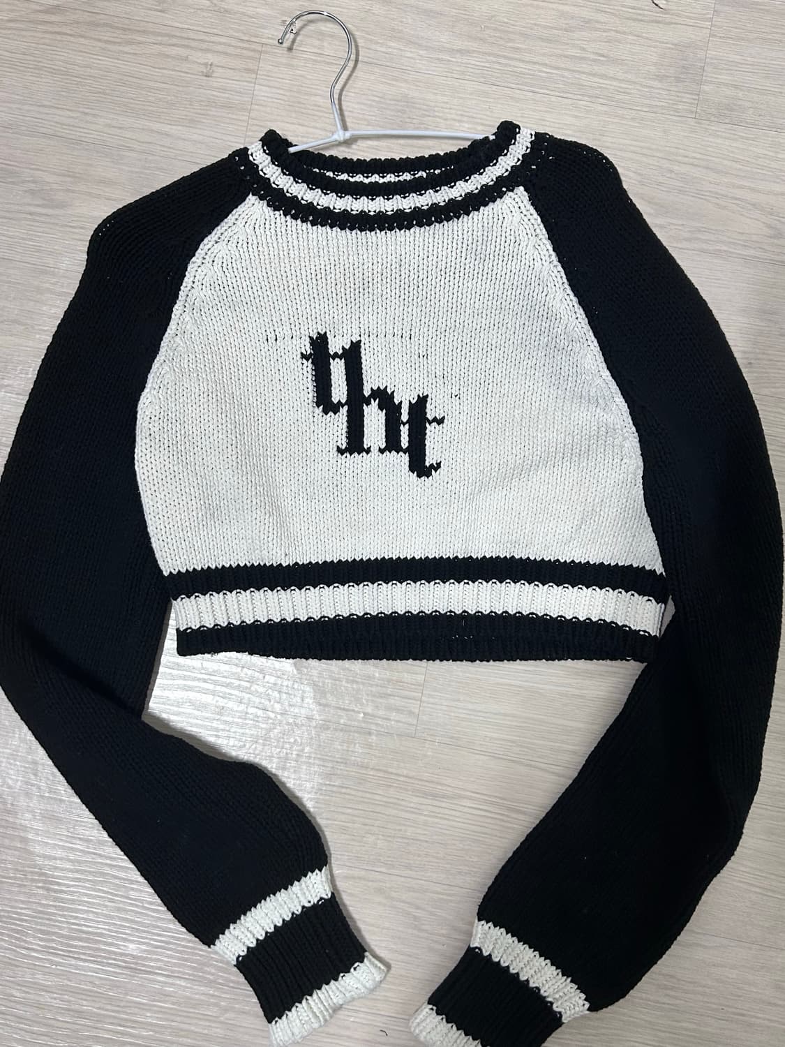 쓰리타임즈 자카드 스웻셔츠 미니 크롭 니트 상품이미지1