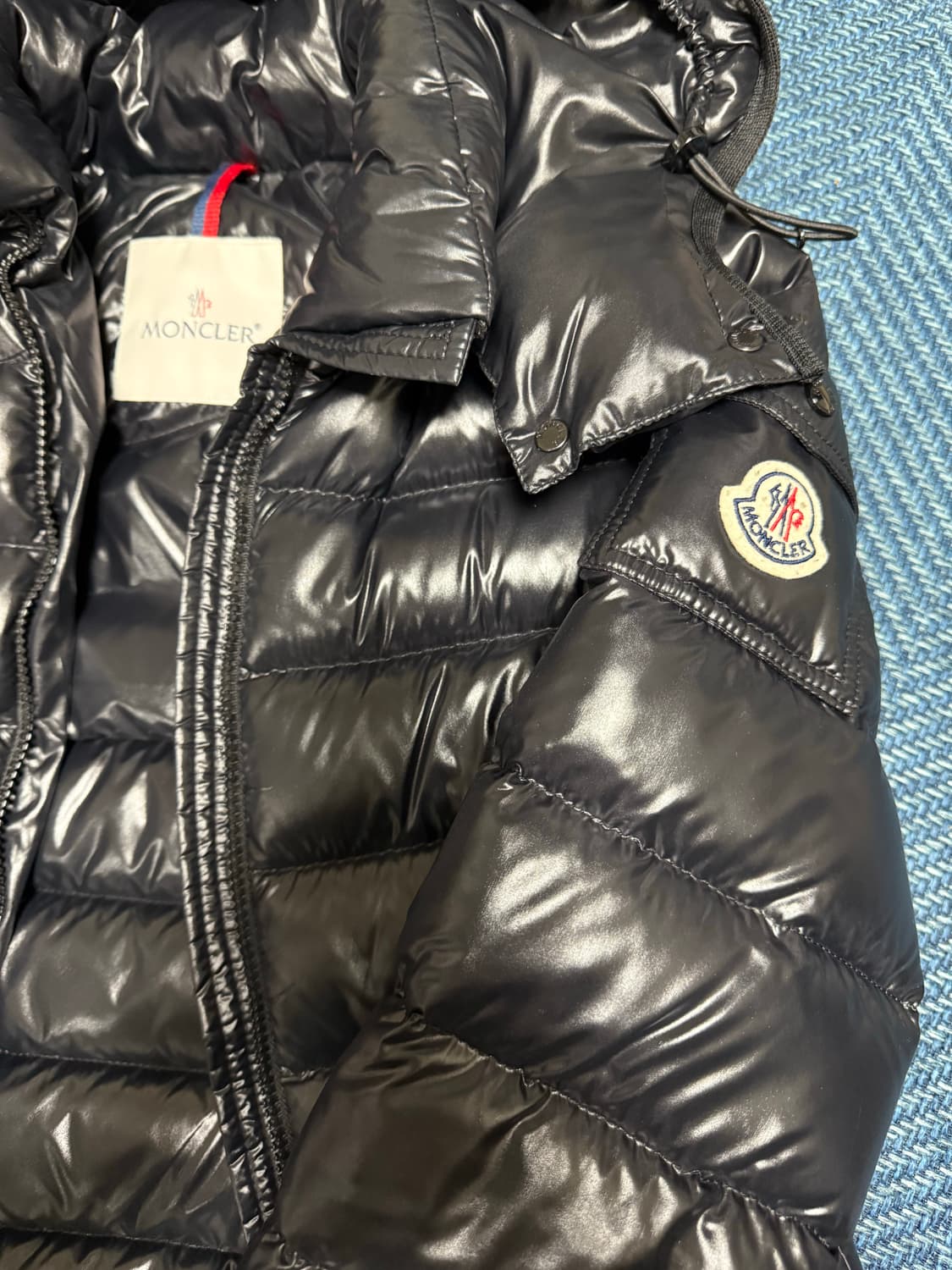 몽클레어 23 FW 마야 유광 패딩 0 size 여성 상품이미지3