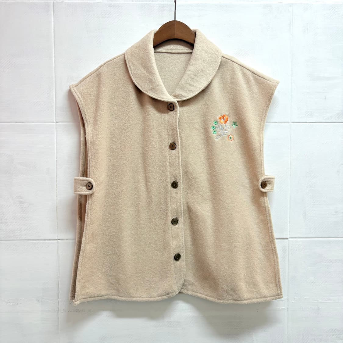 LIVETION 플리스 모리 자수 베스트 (새상품) 상품이미지1