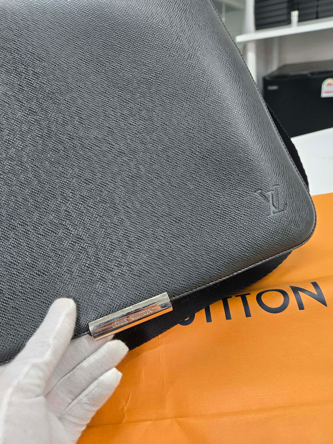 [50%세일] 루이비통 타이거 디스트릭트 숄더백 상품이미지3