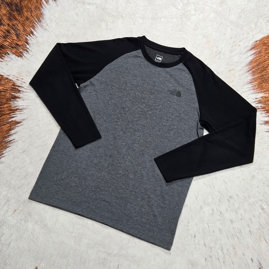 노스페이스 챠콜 배색 롱슬리브 상품이미지1