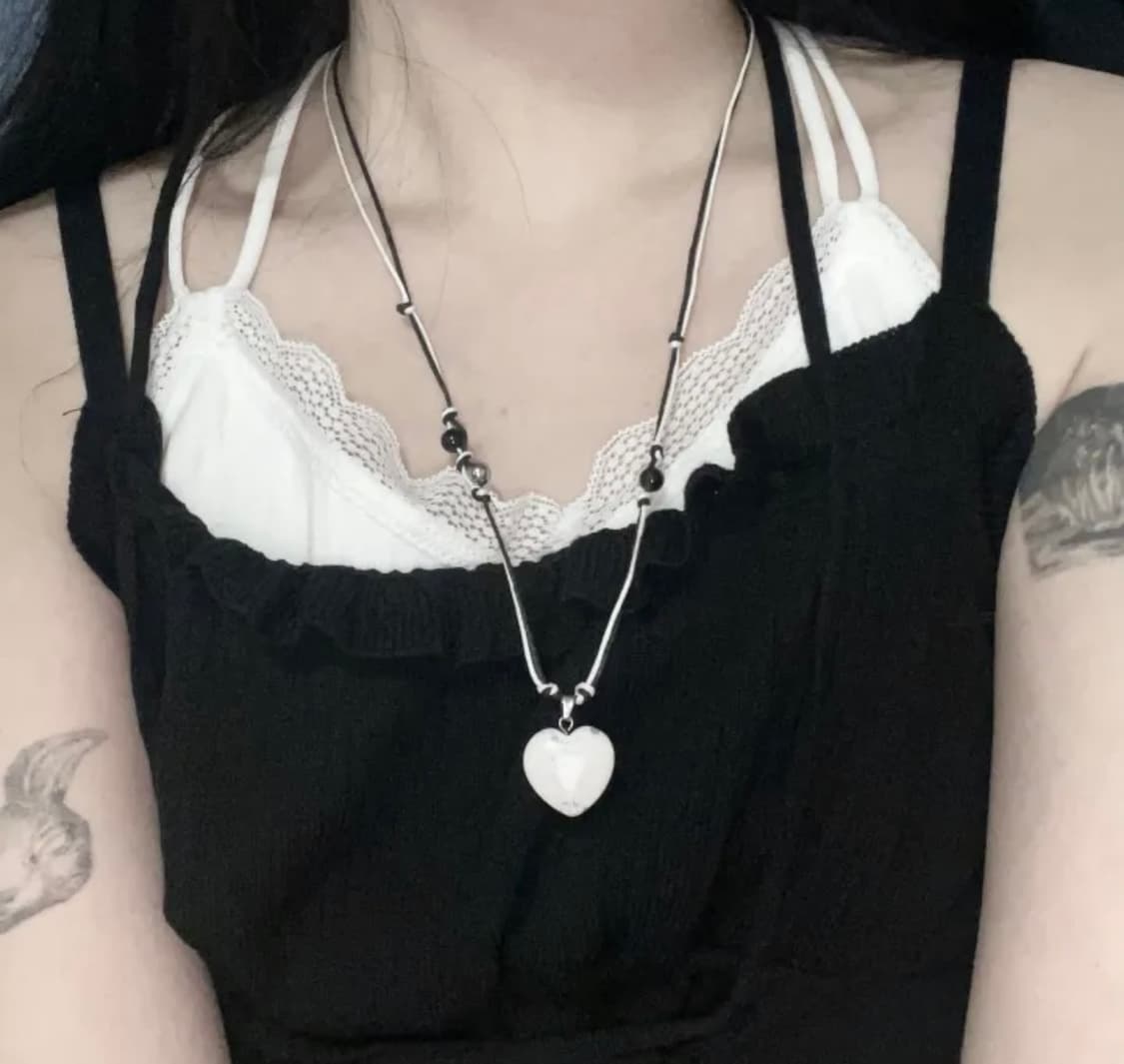 <케플러 채현> (MADE)오리엔탈 블랙 앤 화이트 믹스 끈 원석 하트  상품이미지1