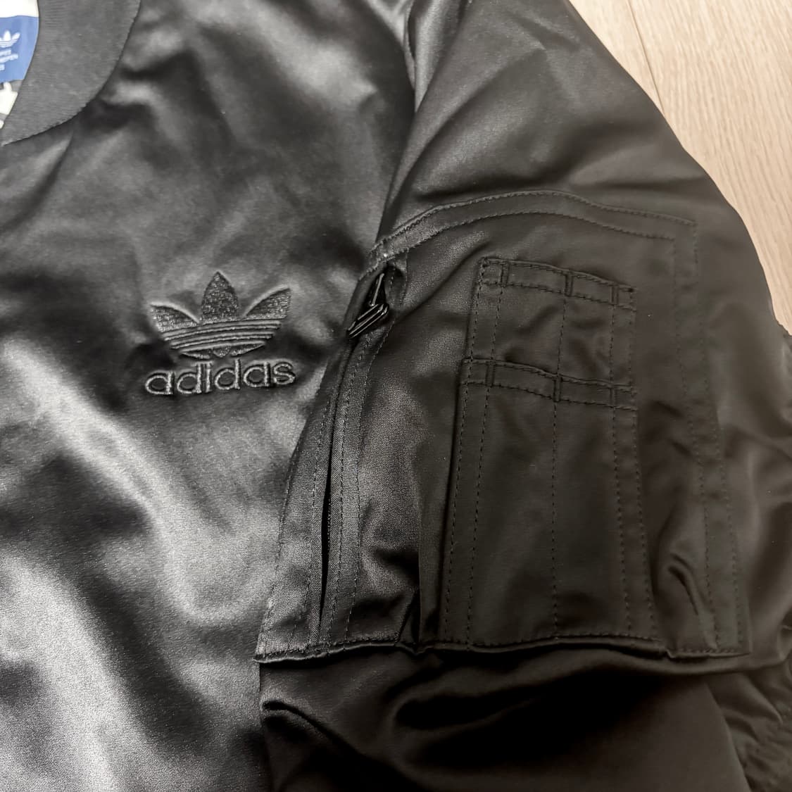 아디다스 슈퍼스타 MA-1 사틴 블랙 봄버 자켓 상품이미지4