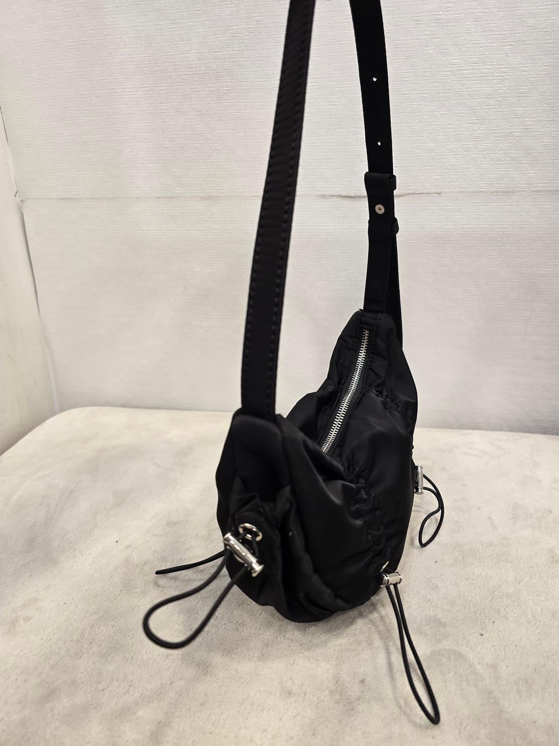 자라 ZARA 블랙 셔링 숄더백/호보백 상품이미지3