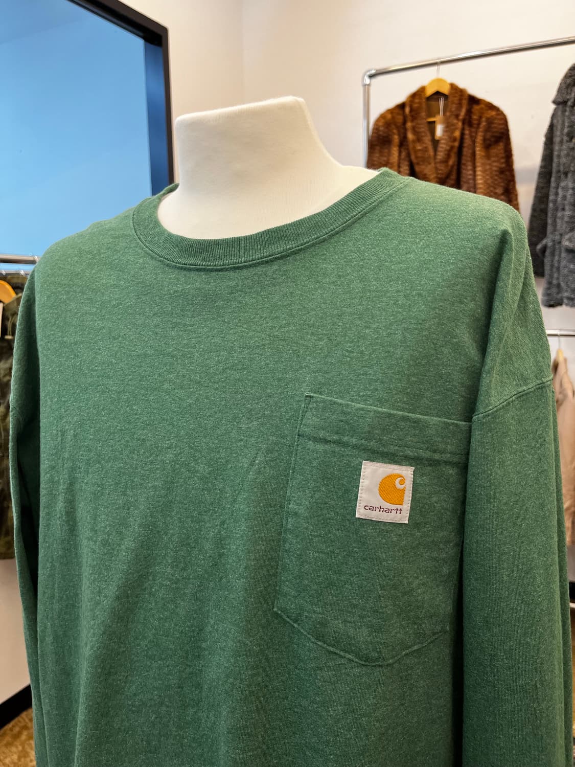 칼하트 루즈핏 포켓 롱슬리브 티셔츠 그린 상품이미지2