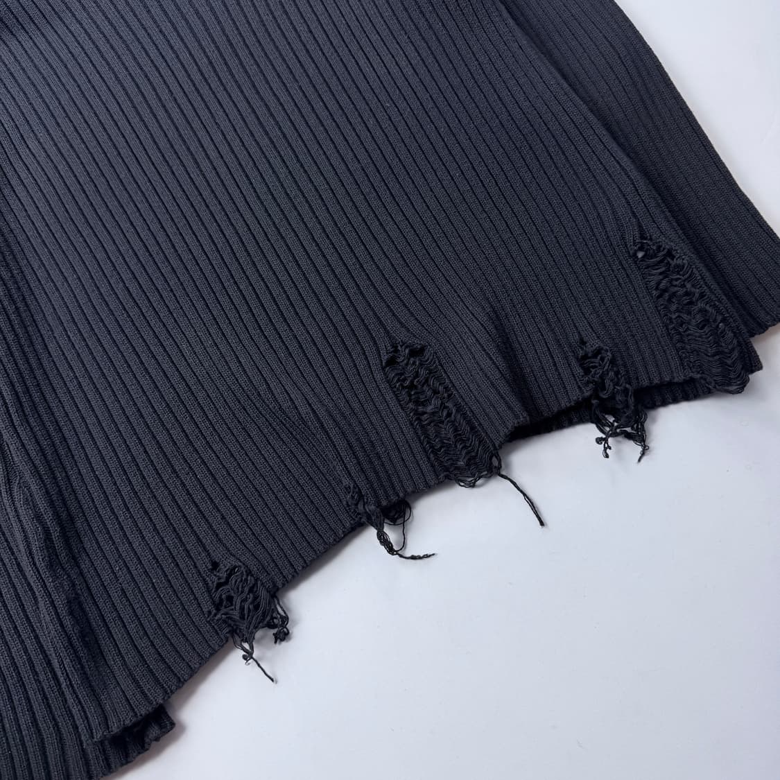 노이어 코튼 데미지 컴뱃 니트 블랙 48 상품이미지4