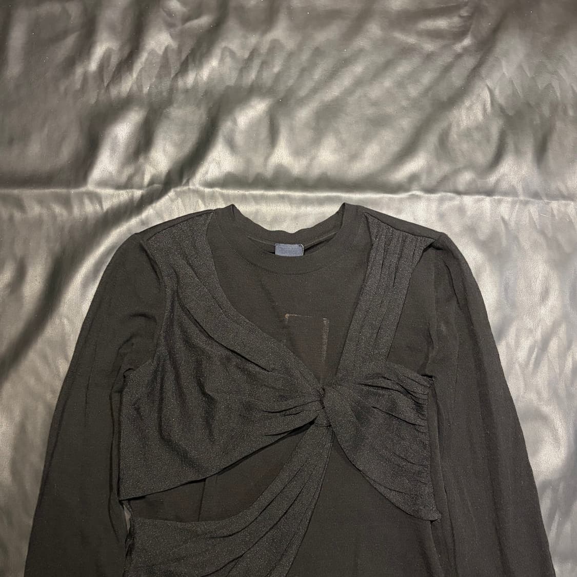 준지 트위스트 랩 디테일 블랙 탑 상품이미지3