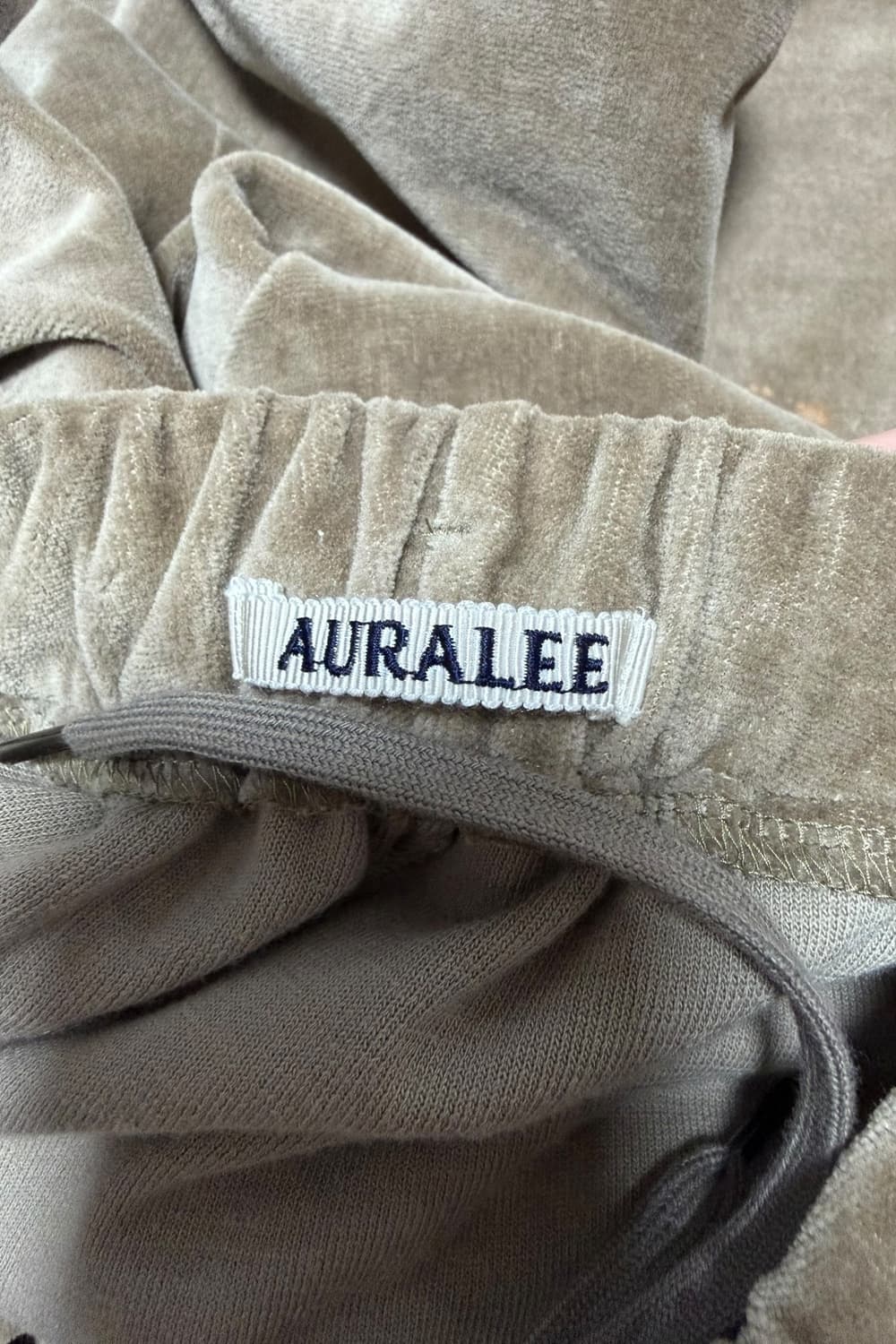 오라리 22SS 오가닉 코튼 벨벳 팬츠 상품이미지8