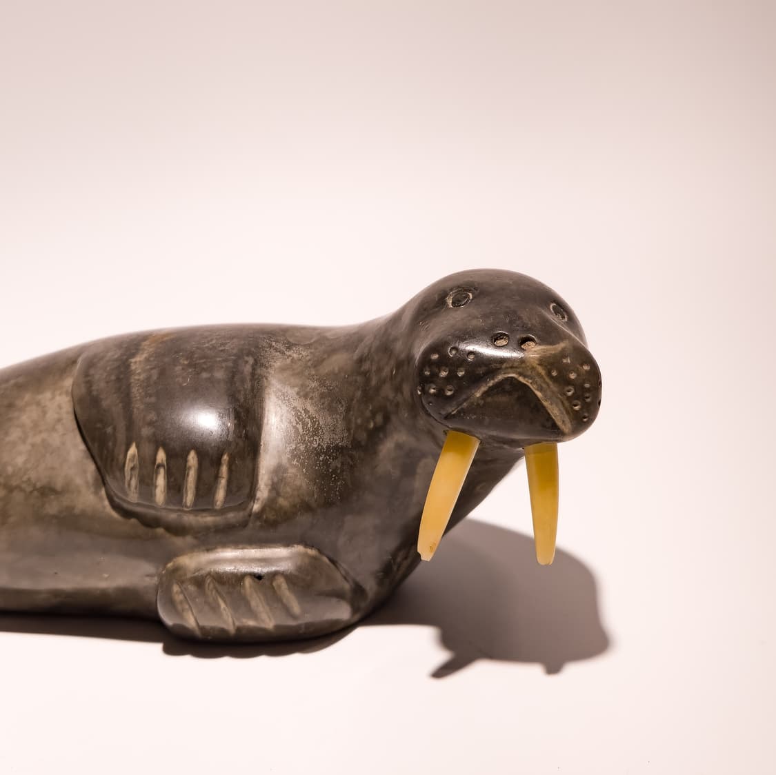Inuit Hand-carved Soapston Walrus 상품이미지4