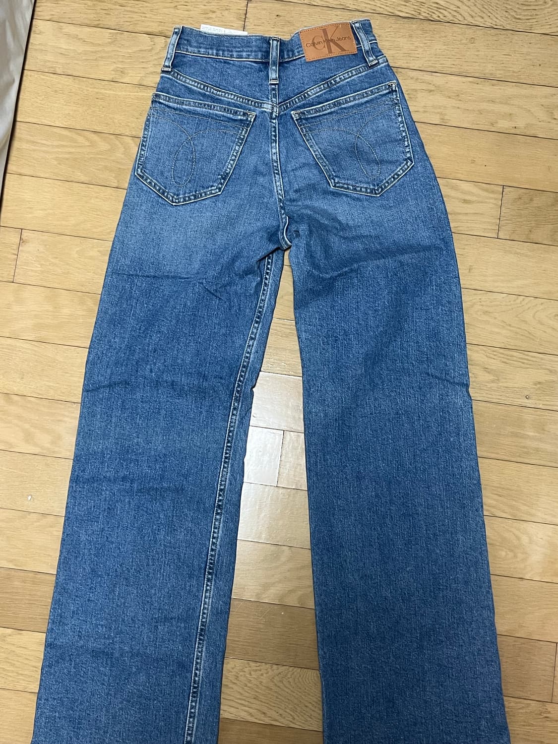 캘빈클라인 여성 로우라이즈 릴렉스핏 미드블루 37.5 라이트웨이트 데님 상품이미지2